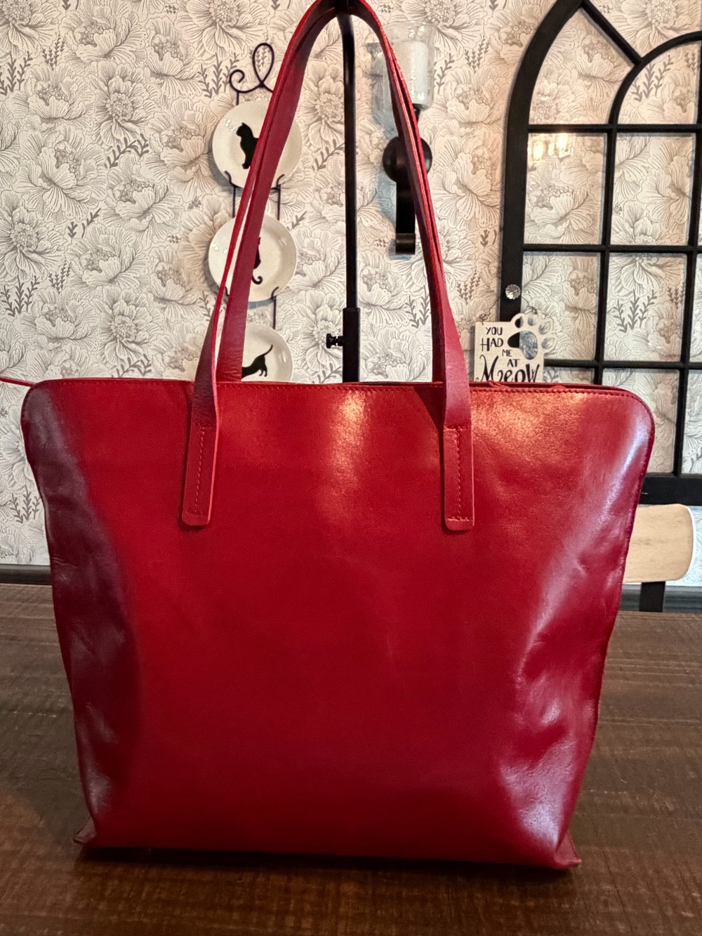 Italian Red Leather Tote Bag - Classic Women's Shoulder Bag GUC - Picture 2 of 8